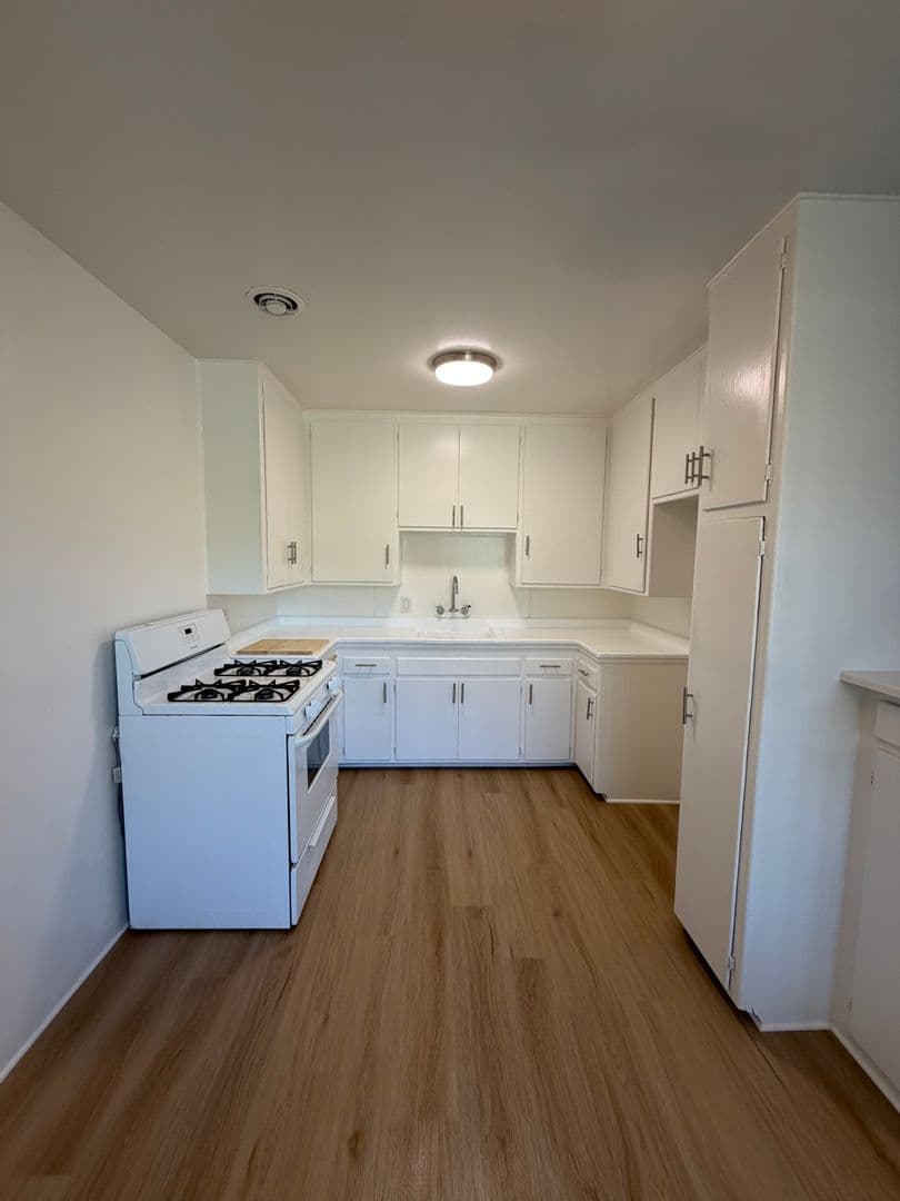Oxnard Apartment: 839 North A Street