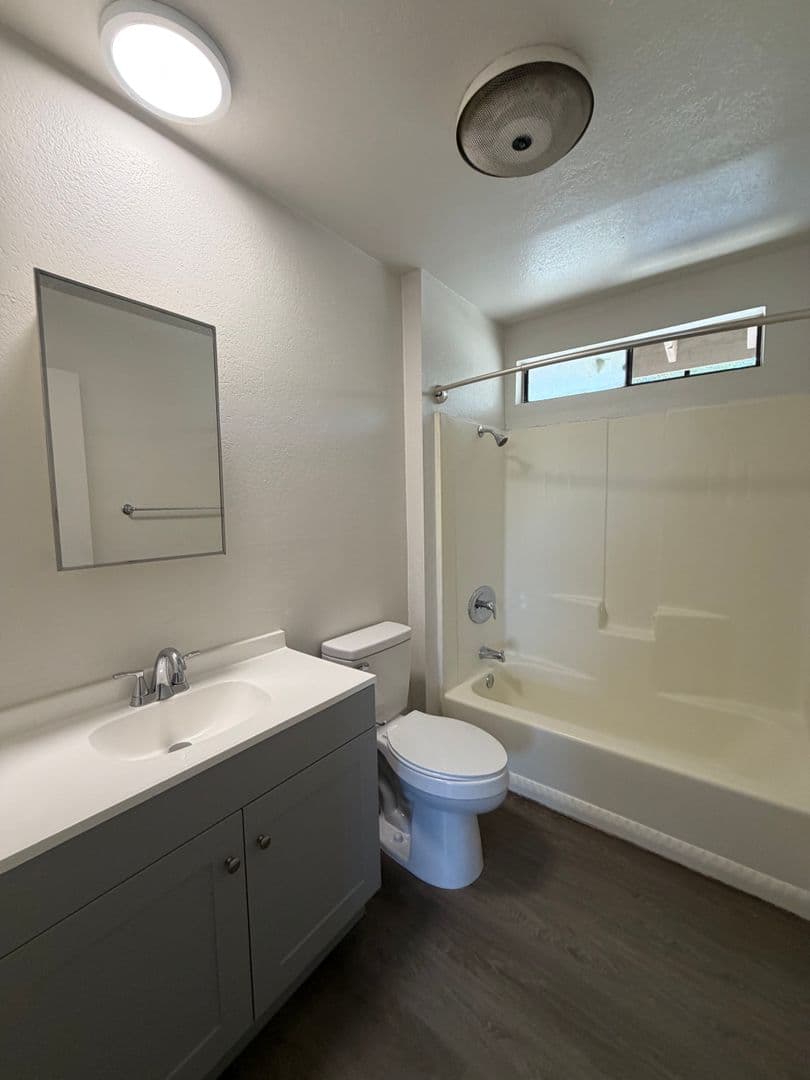Santa Paula Apartment: 1109-1111 E. Ventura Street