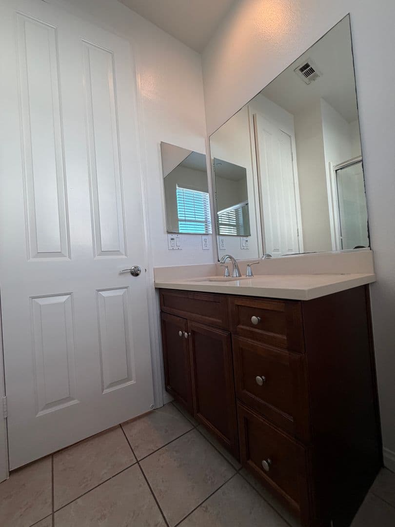 Oxnard House: 3207 Lisbon Lane