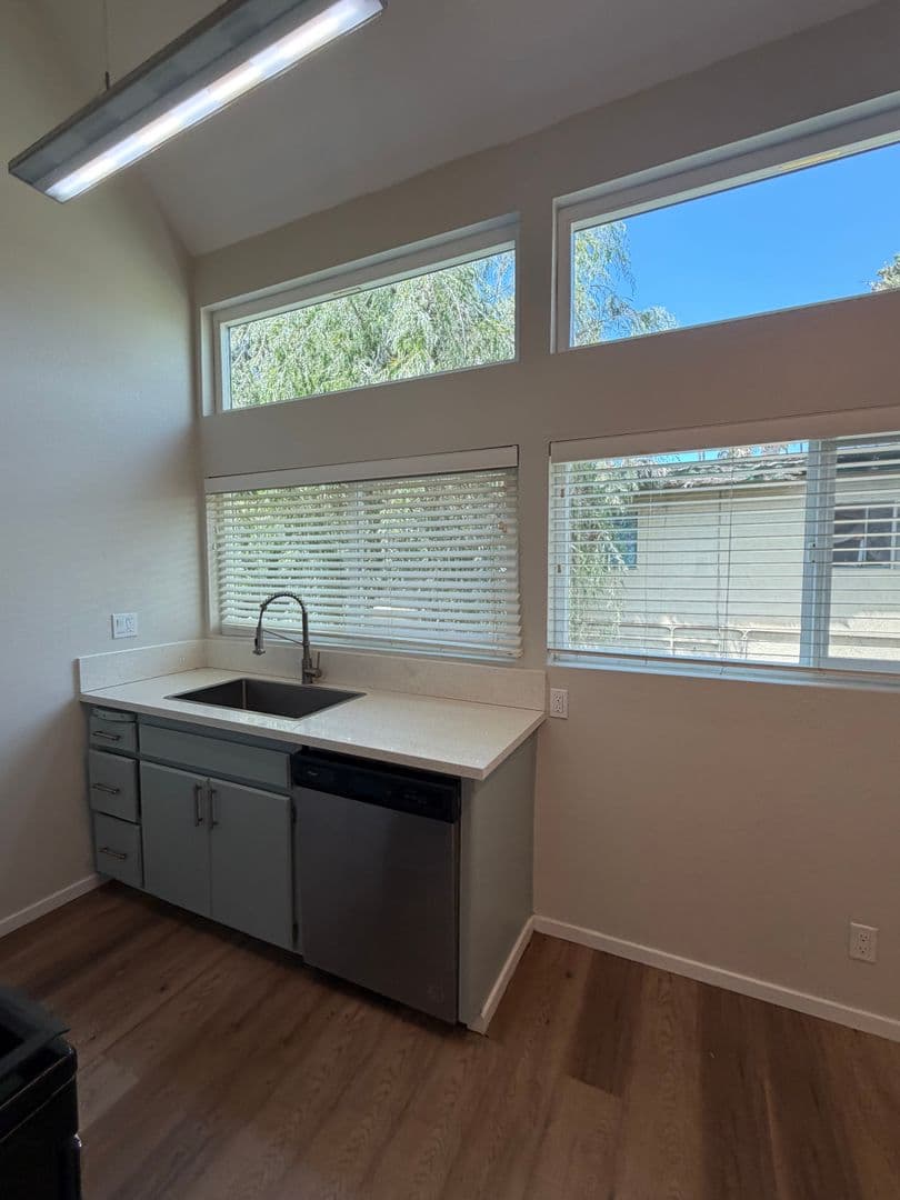 Oxnard Apartment: 430-440 Linden Drive
