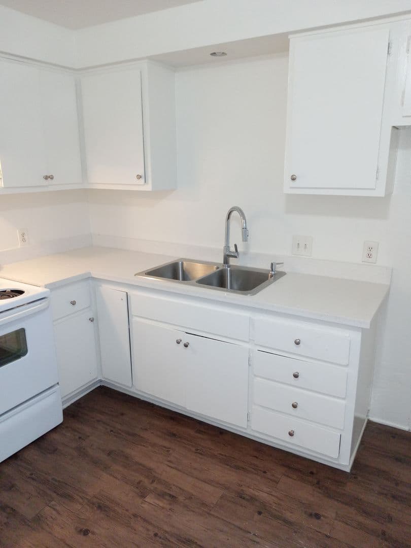 Santa Paula Apartment: 720-722 N. Ojai Road