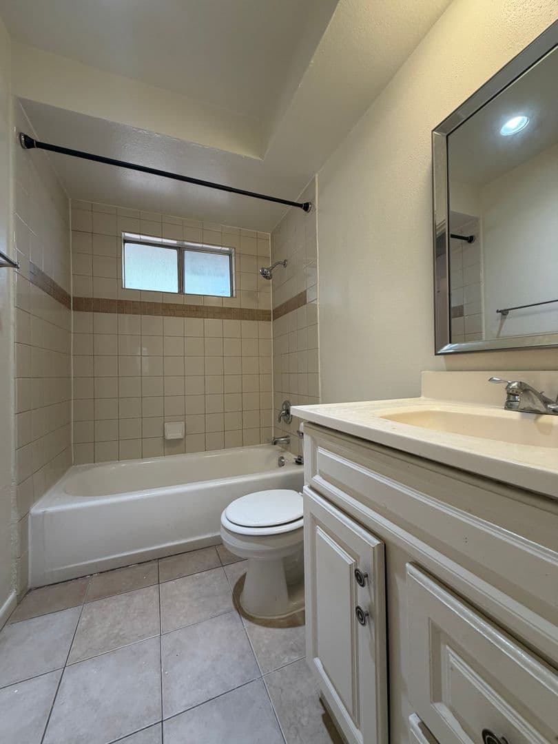 Santa Paula Apartment: 720-722 N. Ojai Road