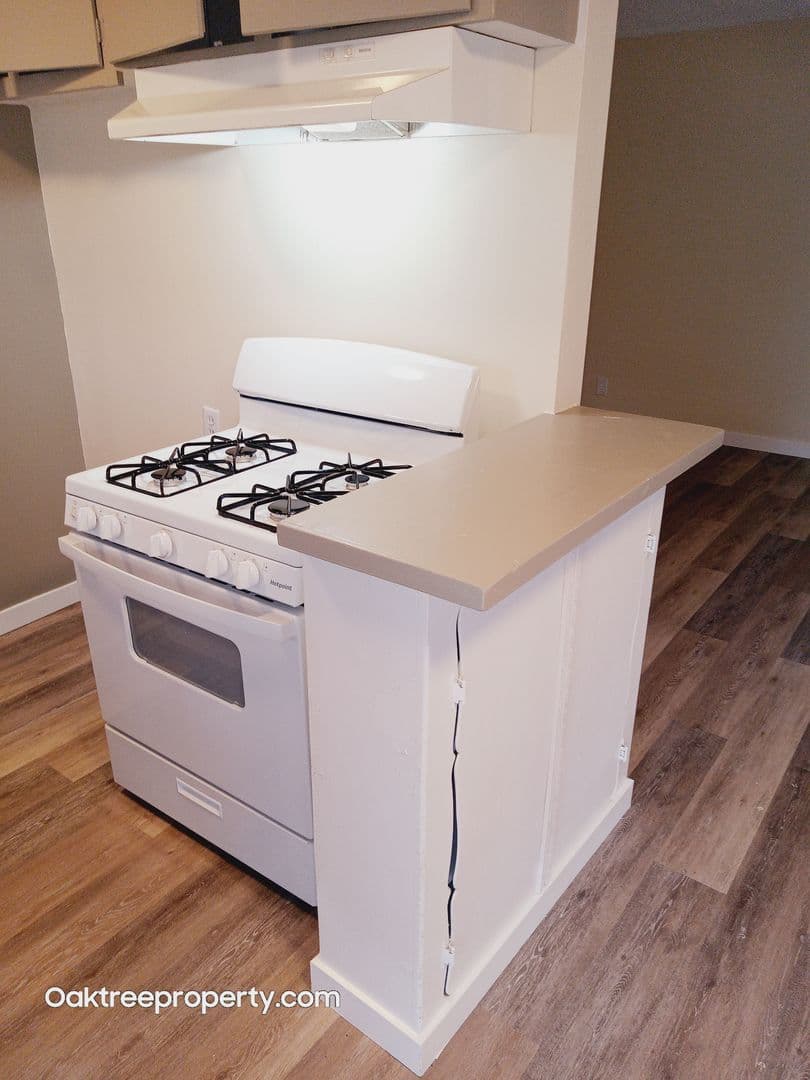 Oxnard Apartment: 220 South E Street