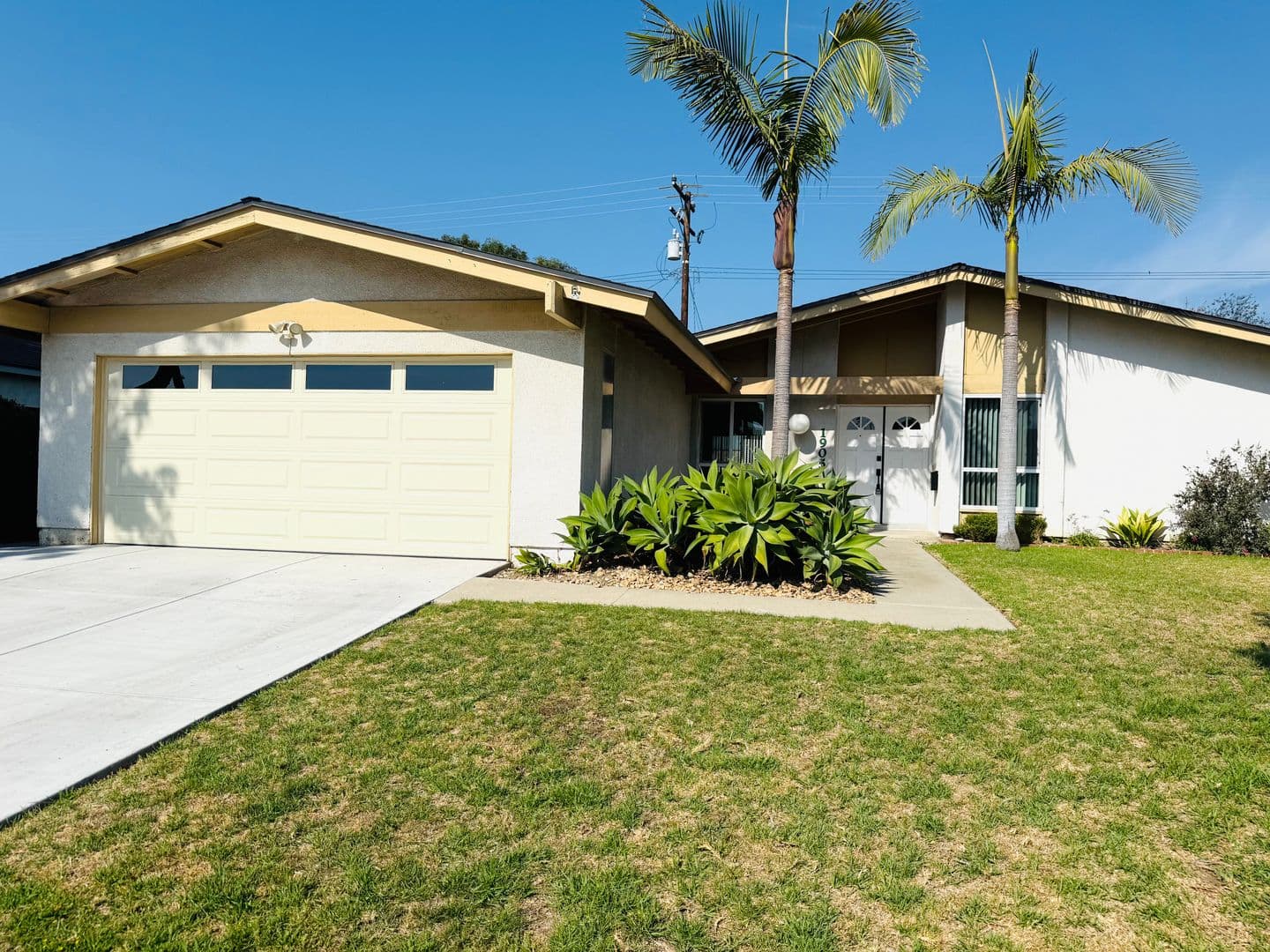 Camarillo House: 1905 N. Croydon Avenue