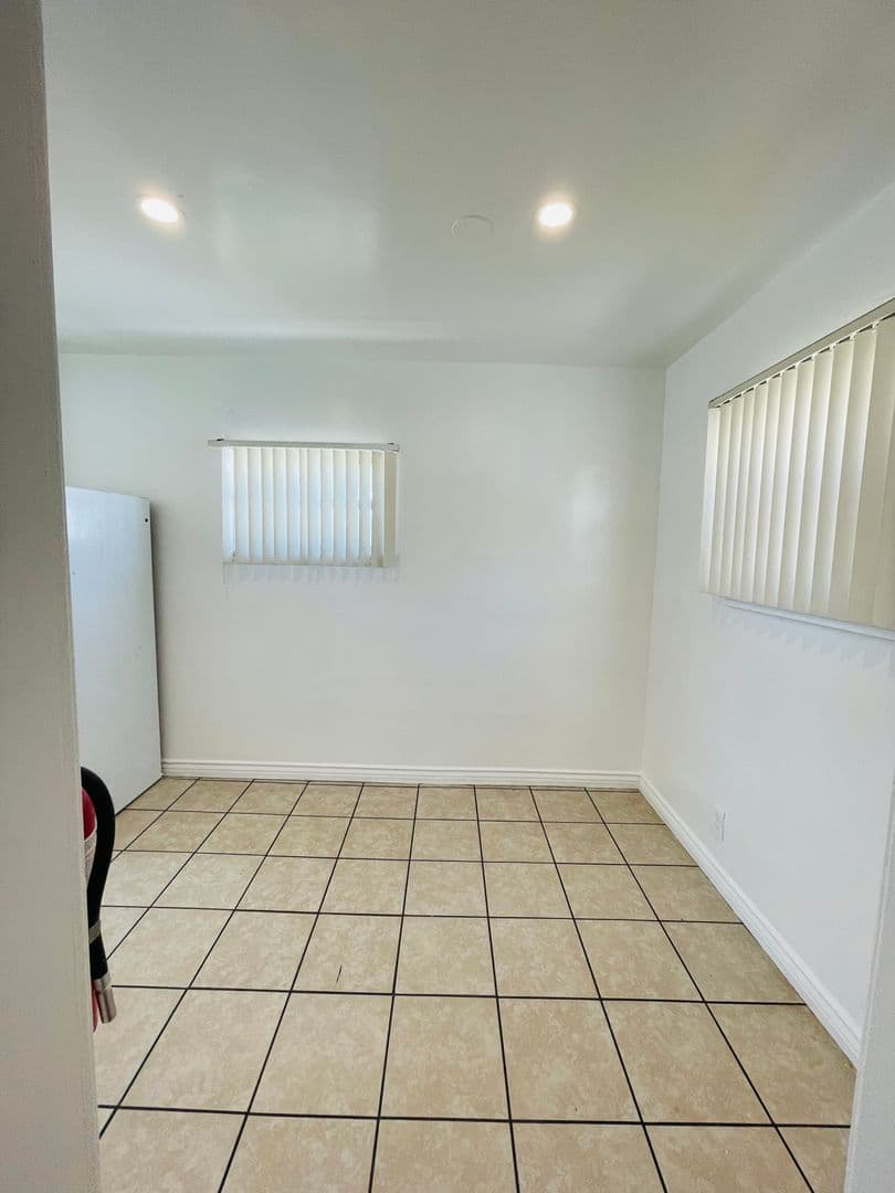 Ventura Apartment: 158 N. Ventura Avenue