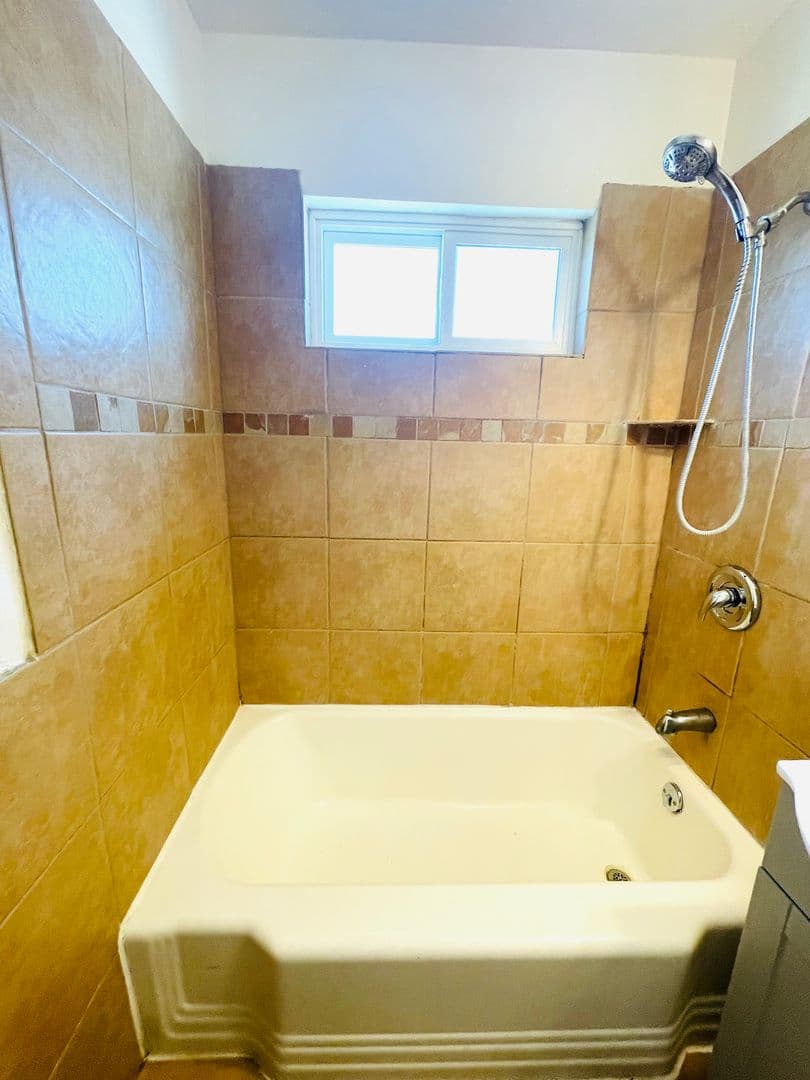 Santa Paula Apartment: 700 N. Ojai Road, A-H