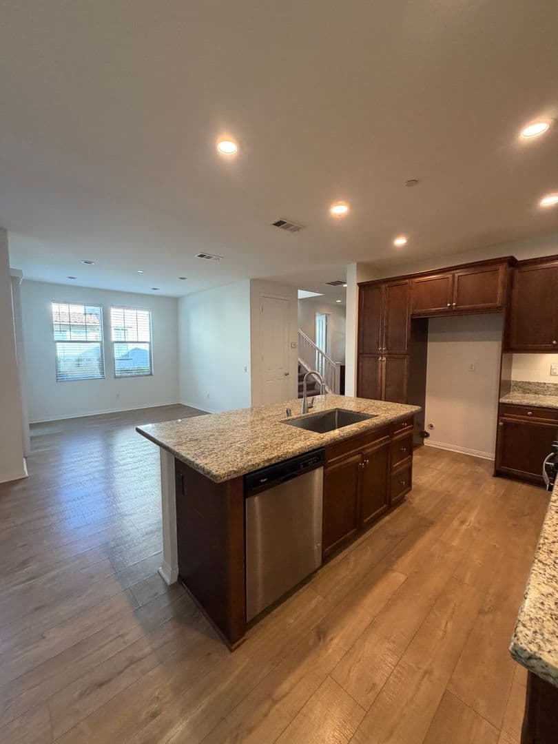 Oxnard House: 3207 Lisbon Lane