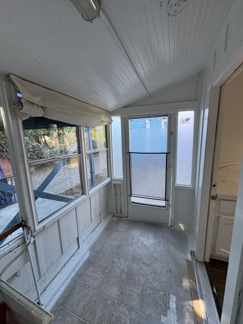 Santa Barbara Apartment: 421 W. De La Guerra Street