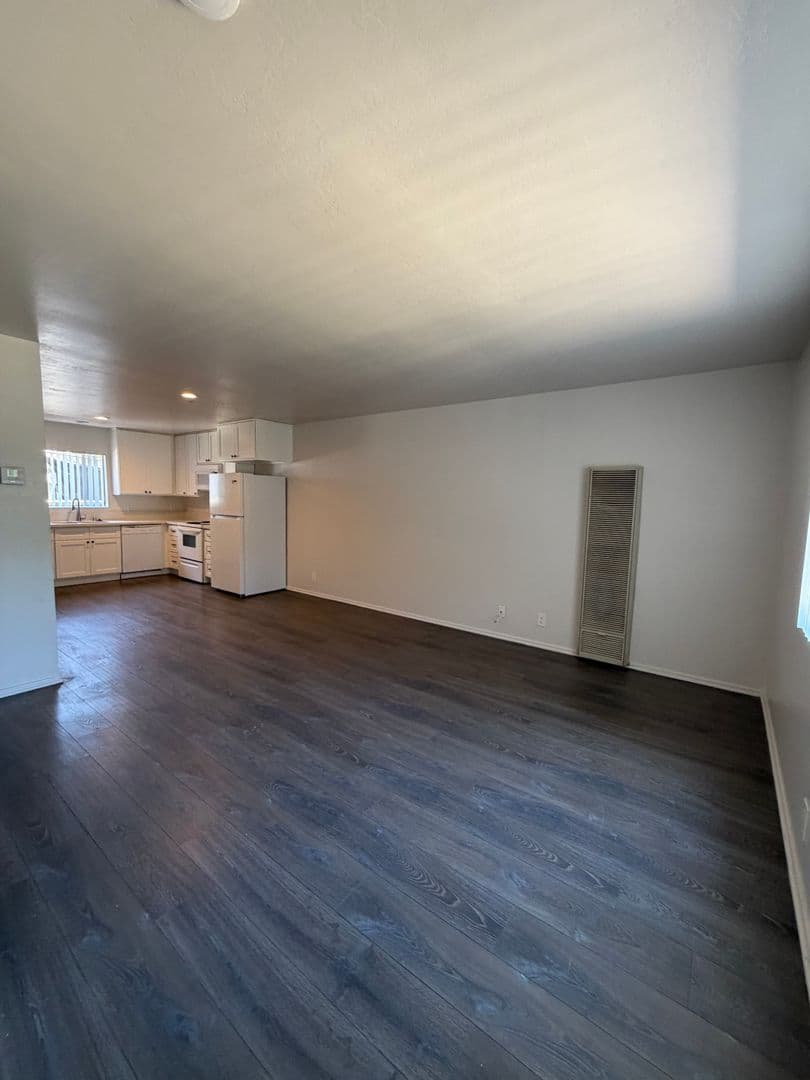 Santa Paula Apartment: 1109-1111 E. Ventura Street