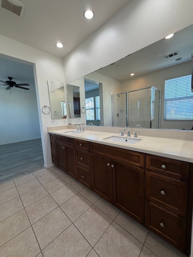 Oxnard House: 3207 Lisbon Lane