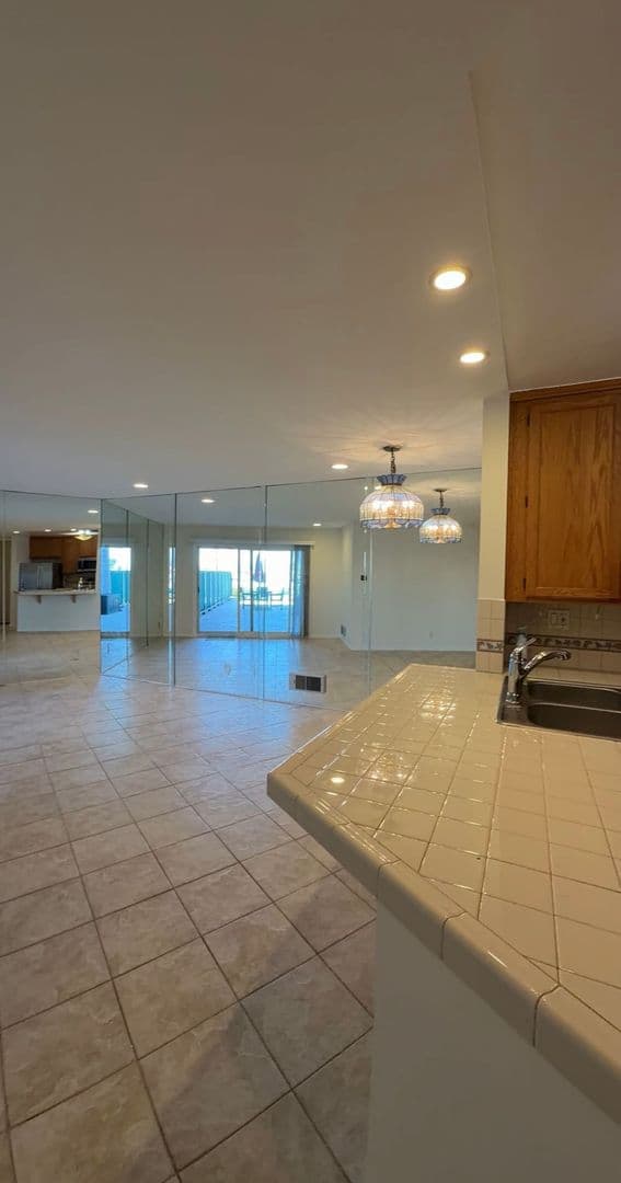 Oxnard Condo: 3101 Peninsula Road #102