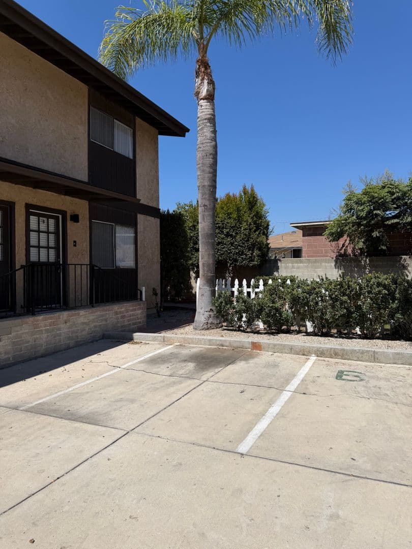 Santa Paula Apartment: 1109-1111 E. Ventura Street