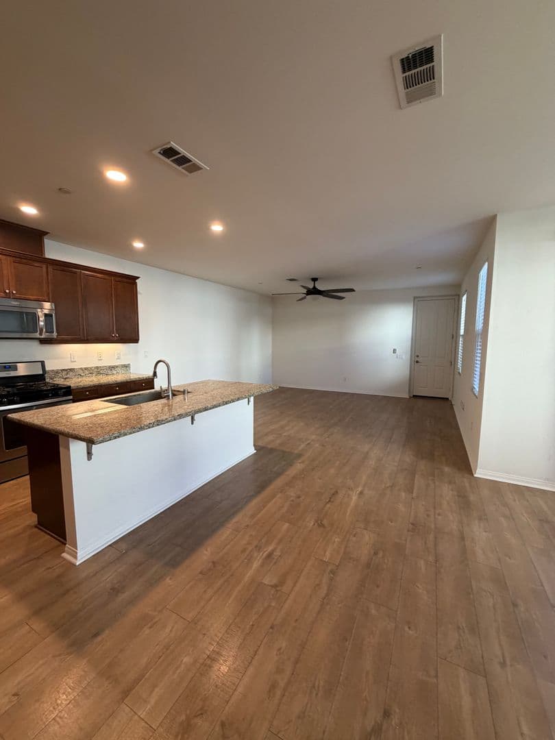 Oxnard House: 3207 Lisbon Lane