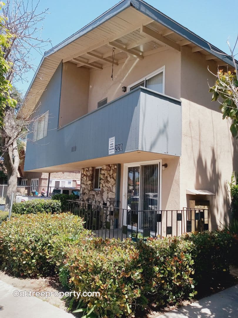 Oxnard Apartment: 220 South E Street