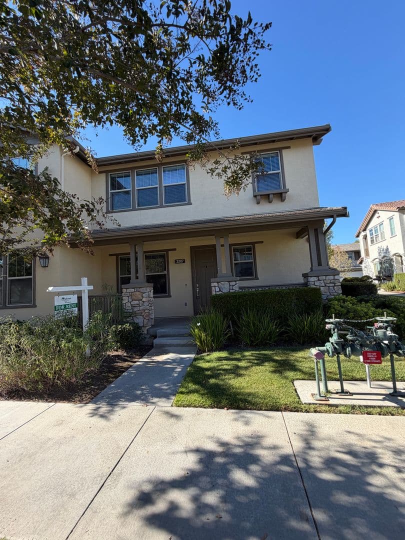 Oxnard House: 3207 Lisbon Lane
