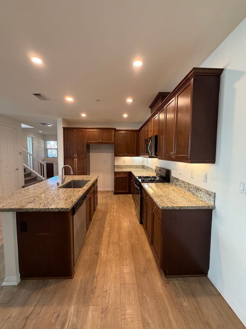 Oxnard House: 3207 Lisbon Lane