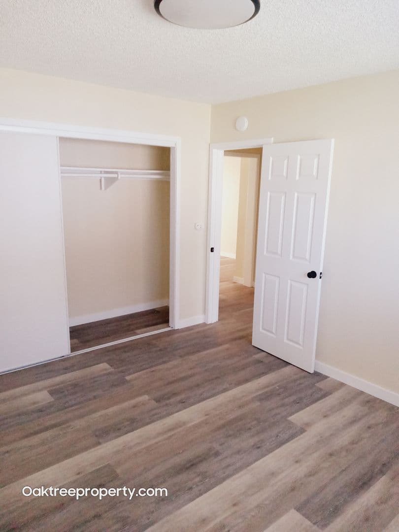 Oxnard Apartment: 220 South E Street