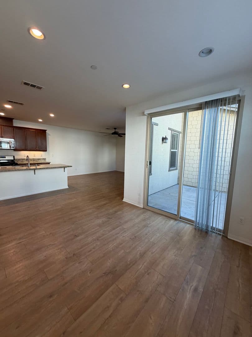 Oxnard House: 3207 Lisbon Lane