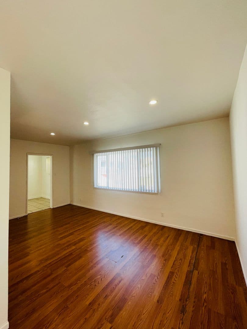 Ventura Apartment: 158 N. Ventura Avenue