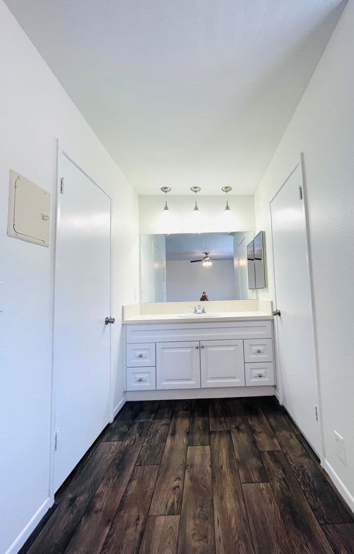 Ventura Apartment: 6301 Nightingale Street,  #1-22