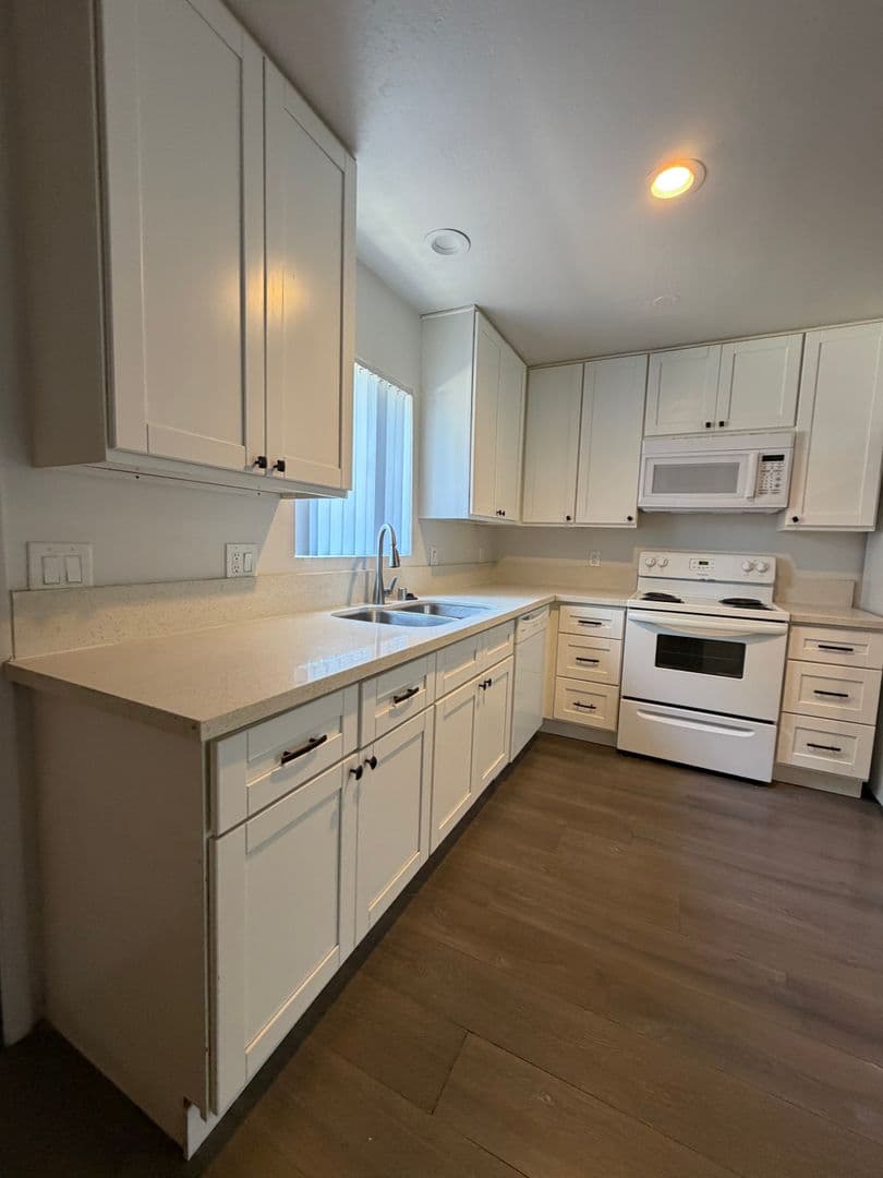 Santa Paula Apartment: 1109-1111 E. Ventura Street