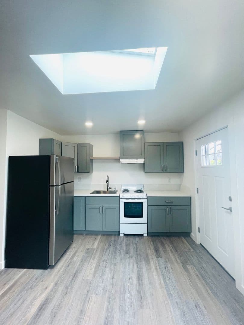Ventura Apartment: 2938-2948 Lexington Drive
