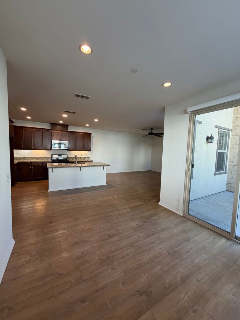 Oxnard House: 3207 Lisbon Lane
