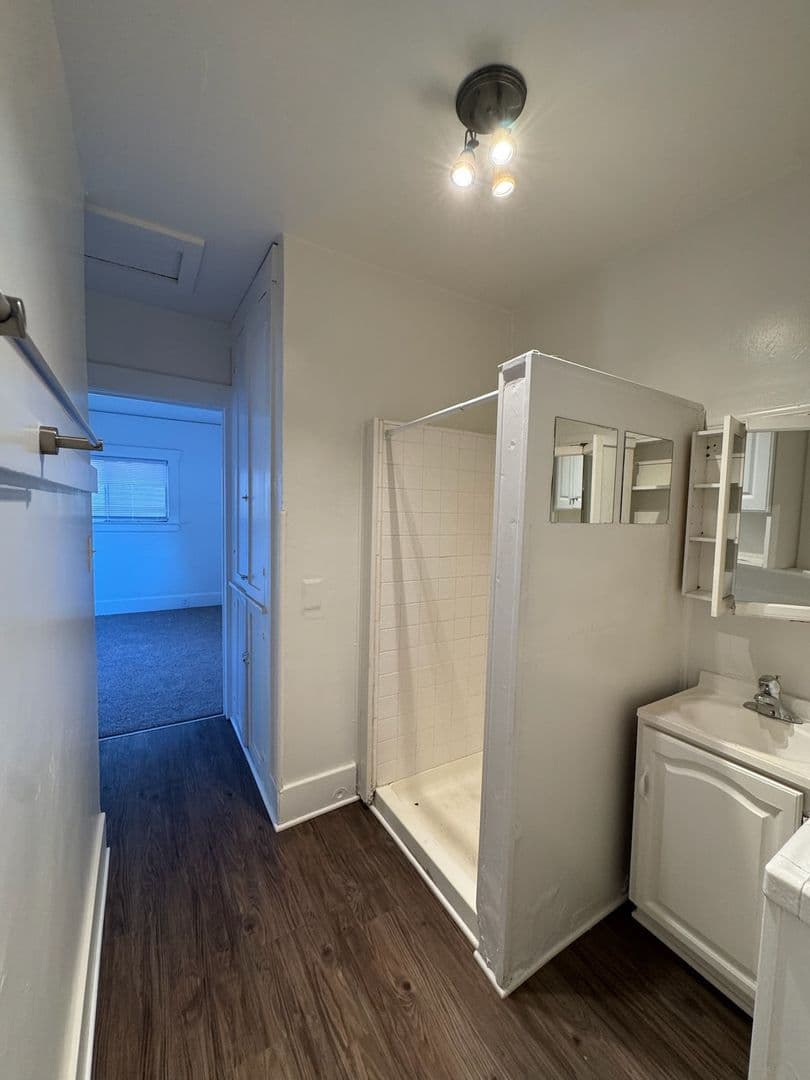 Santa Barbara Apartment: 421 W. De La Guerra Street