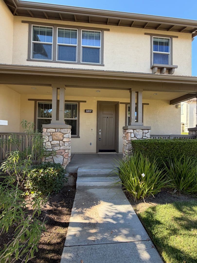 Oxnard House: 3207 Lisbon Lane