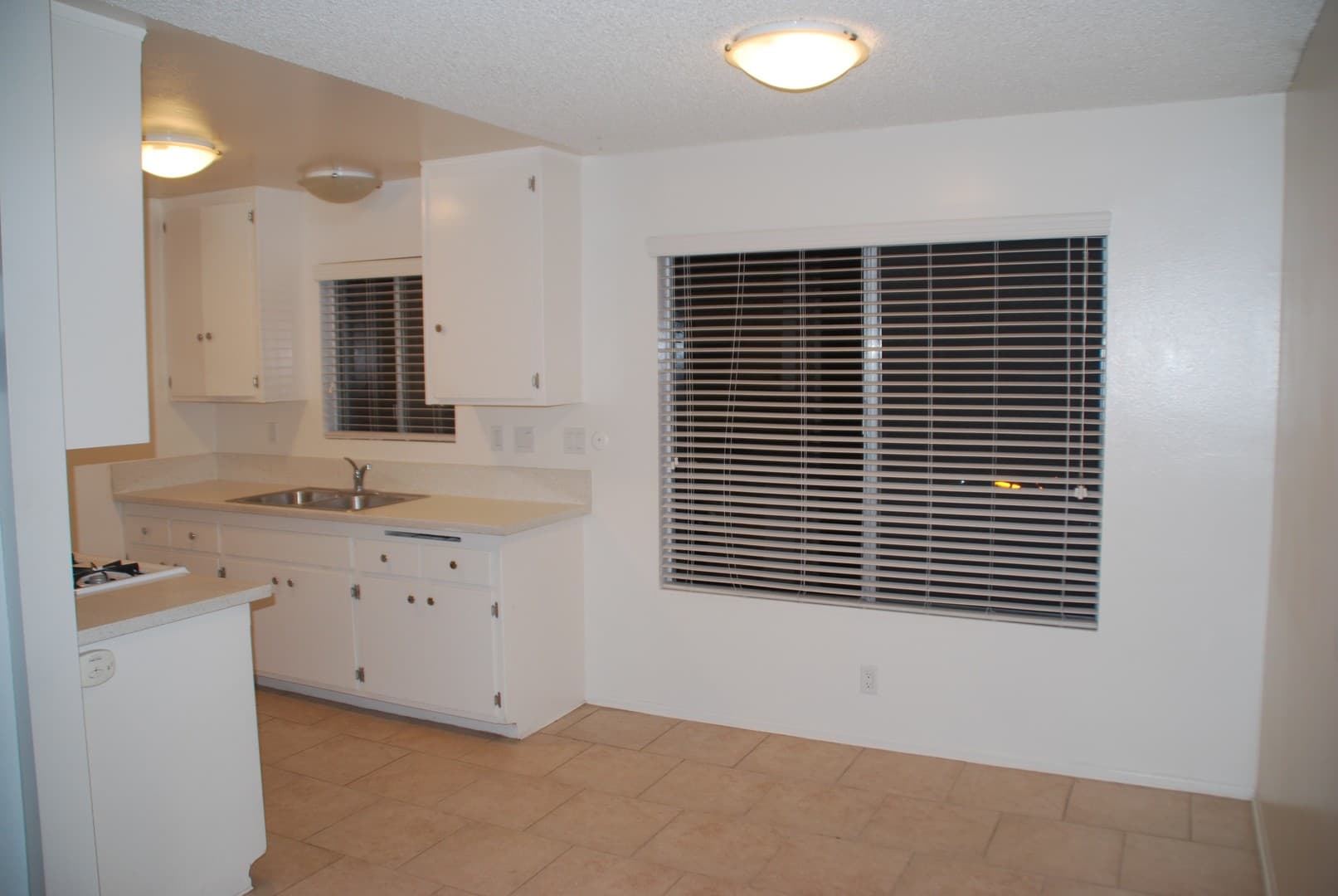 Ventura Apartment: 135-153 S. Hemlock Street