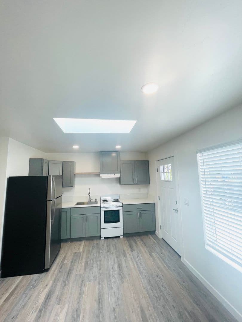 Ventura Apartment: 2938-2948 Lexington Drive
