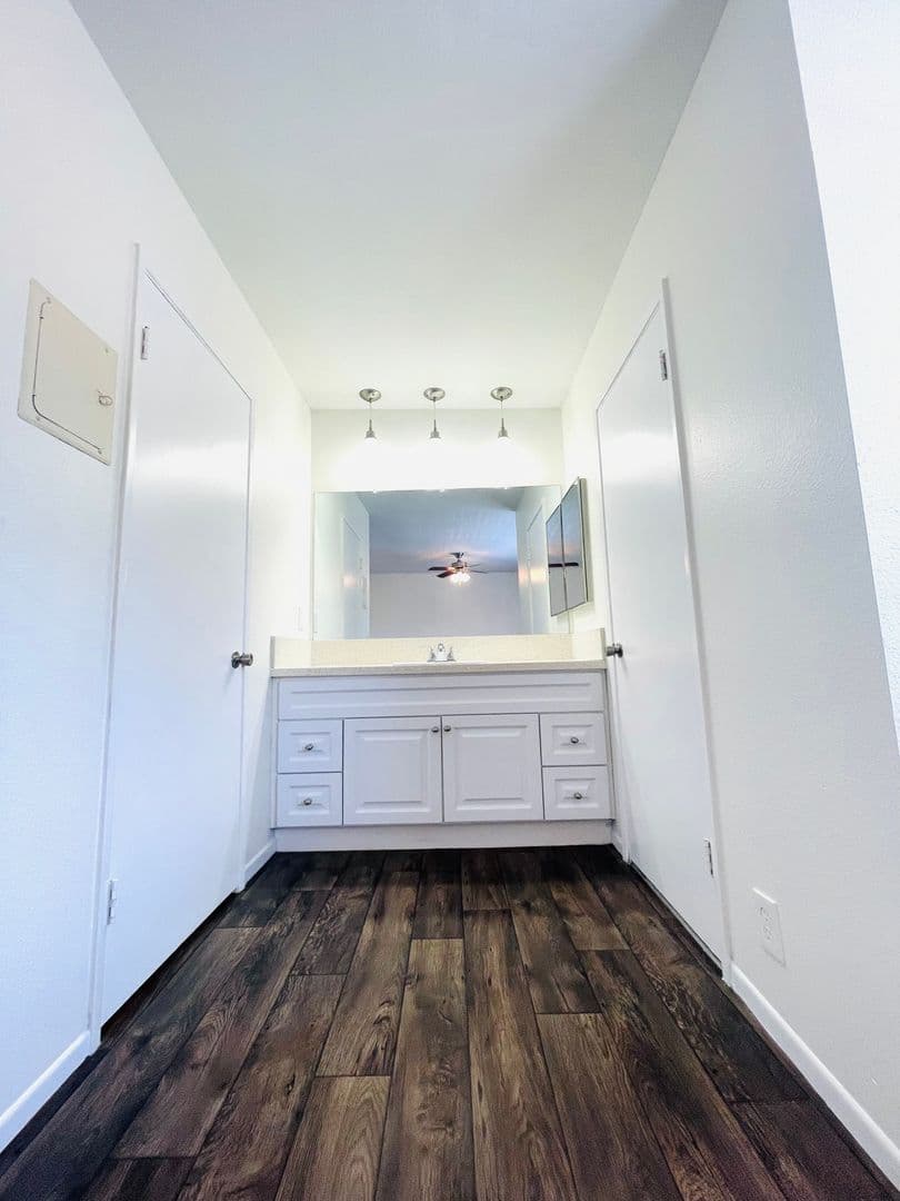 Ventura Apartment: 6301 Nightingale Street,  #1-22