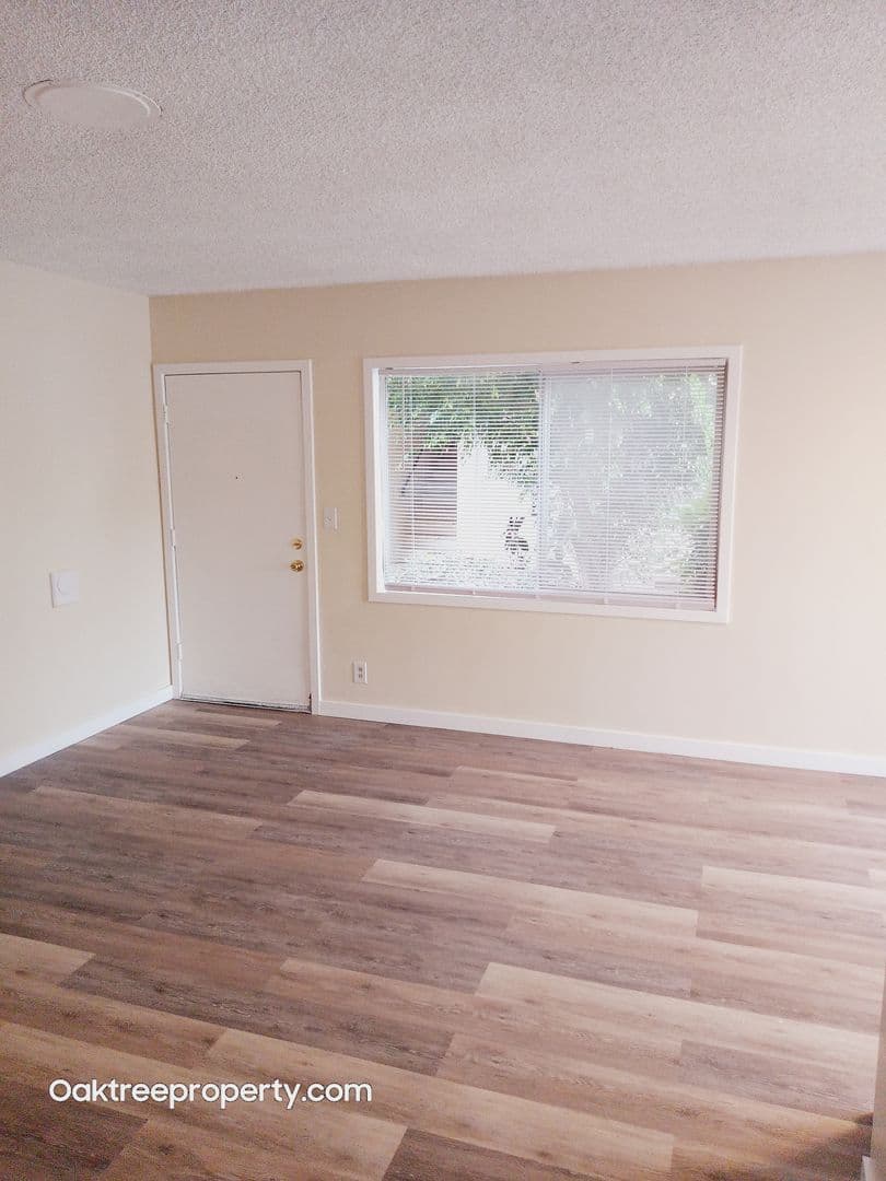 Oxnard Apartment: 220 South E Street
