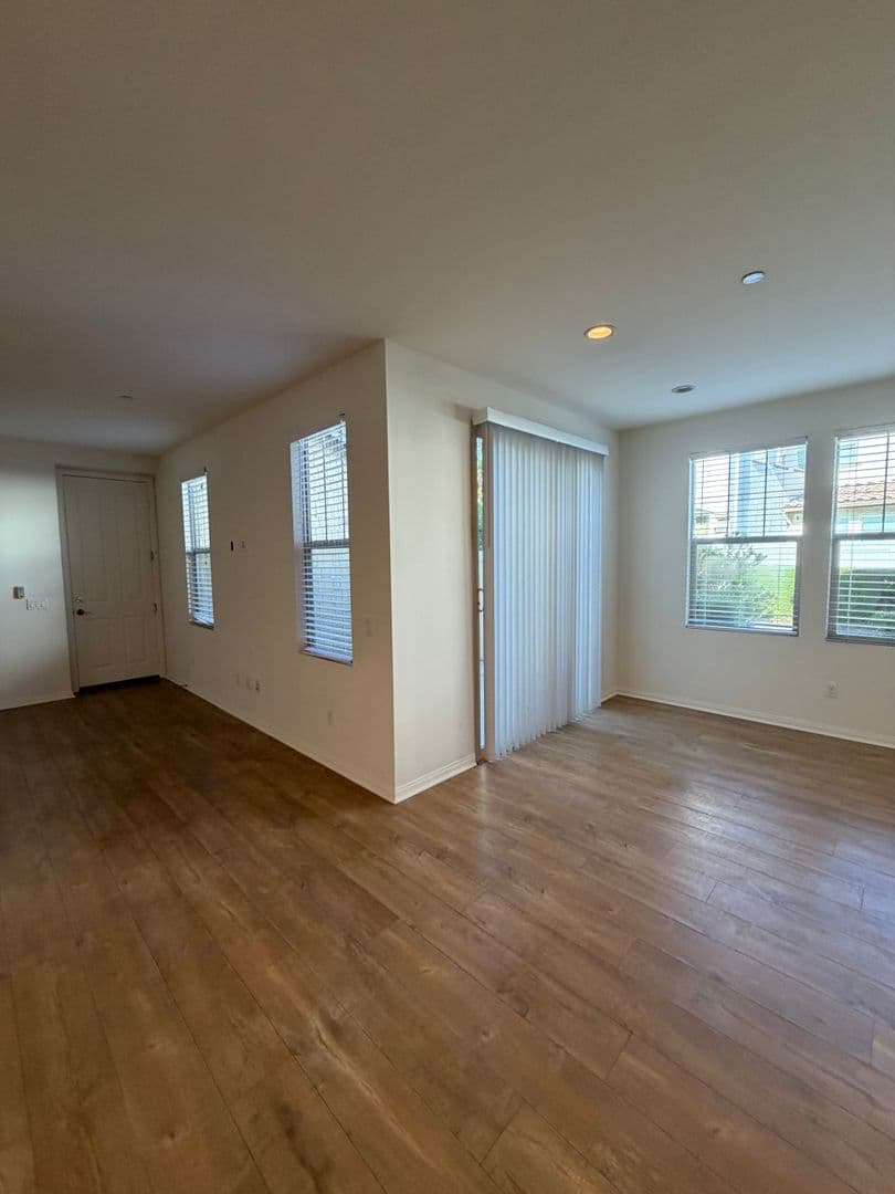 Oxnard House: 3207 Lisbon Lane