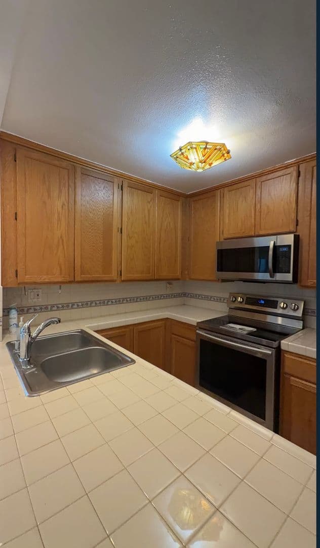 Oxnard Condo: 3101 Peninsula Road #102