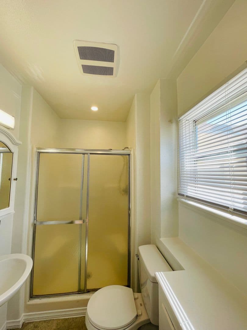 Ventura Apartment: 158 N. Ventura Avenue