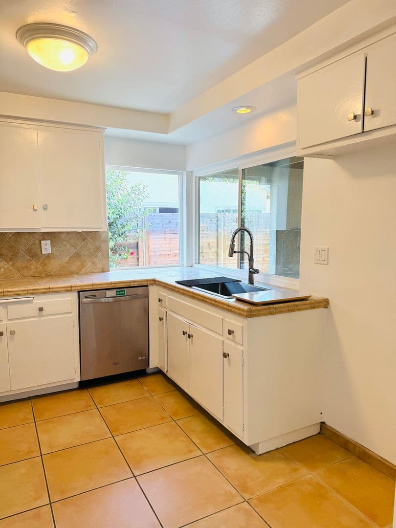 Camarillo House: 1905 N. Croydon Avenue
