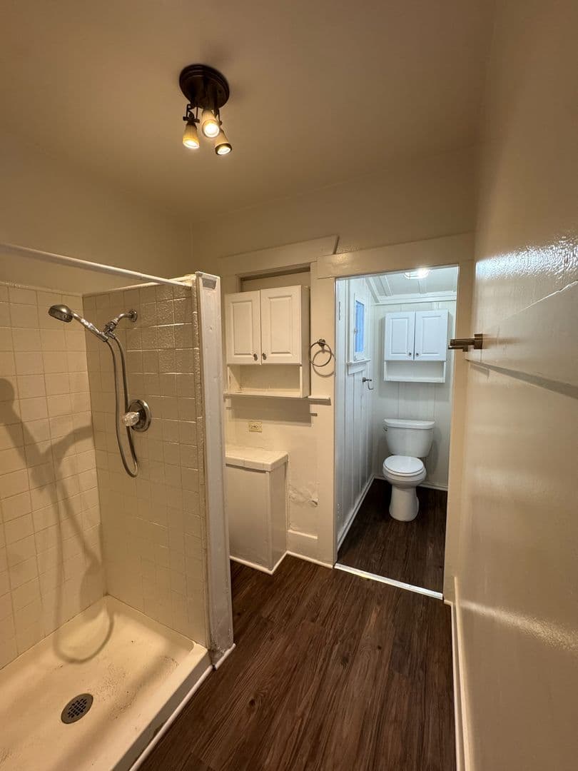 Santa Barbara Apartment: 421 W. De La Guerra Street