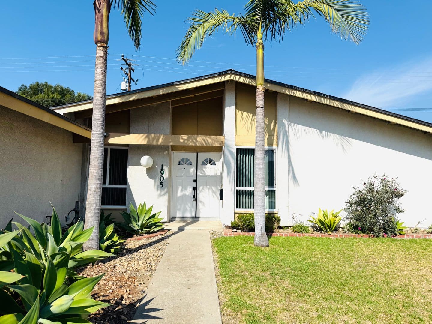 Camarillo House: 1905 N. Croydon Avenue