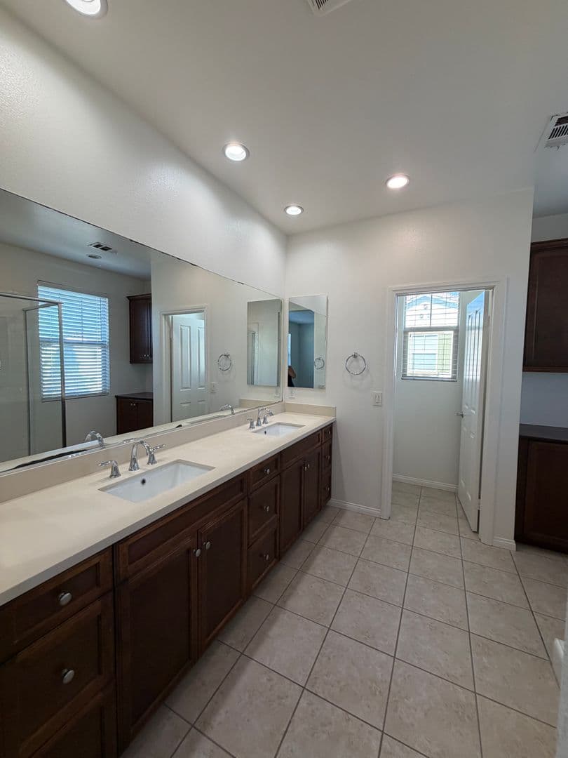 Oxnard House: 3207 Lisbon Lane