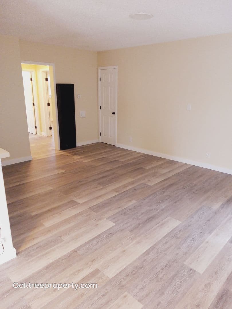 Oxnard Apartment: 220 South E Street