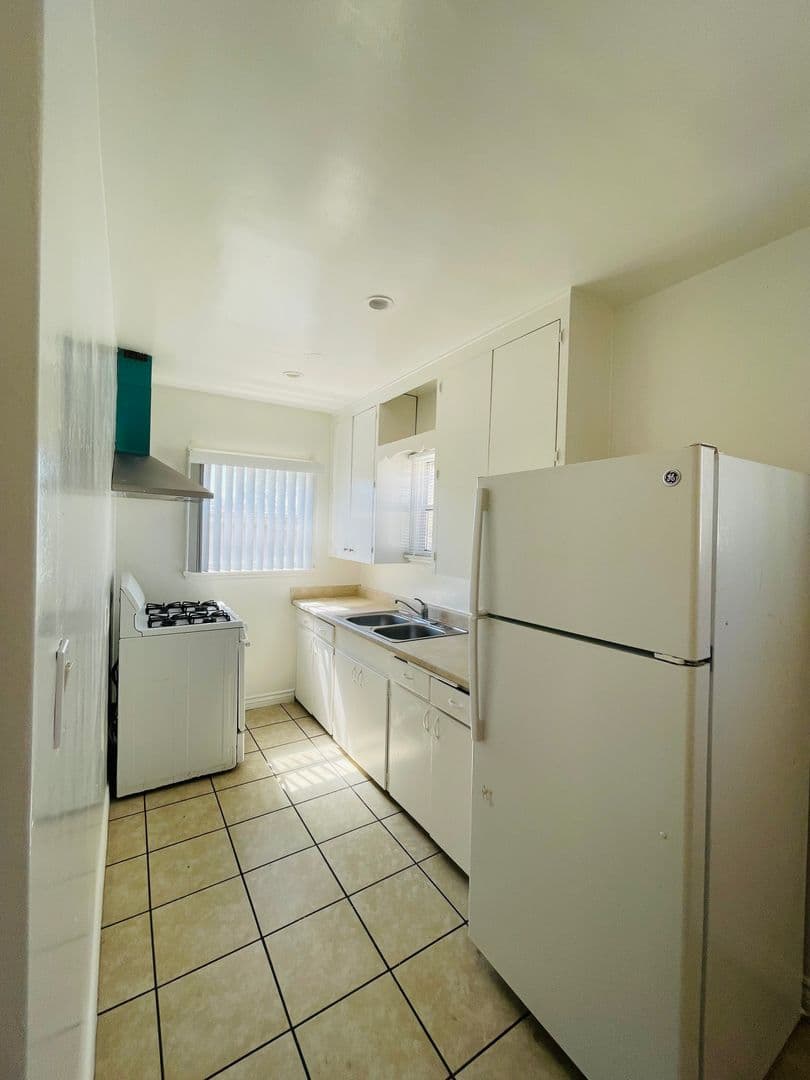 Ventura Apartment: 158 N. Ventura Avenue