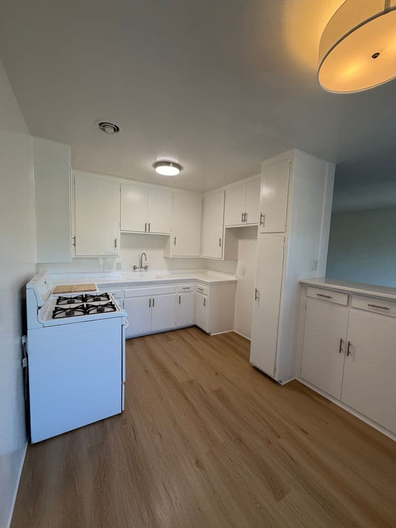 Oxnard Apartment: 839 North A Street