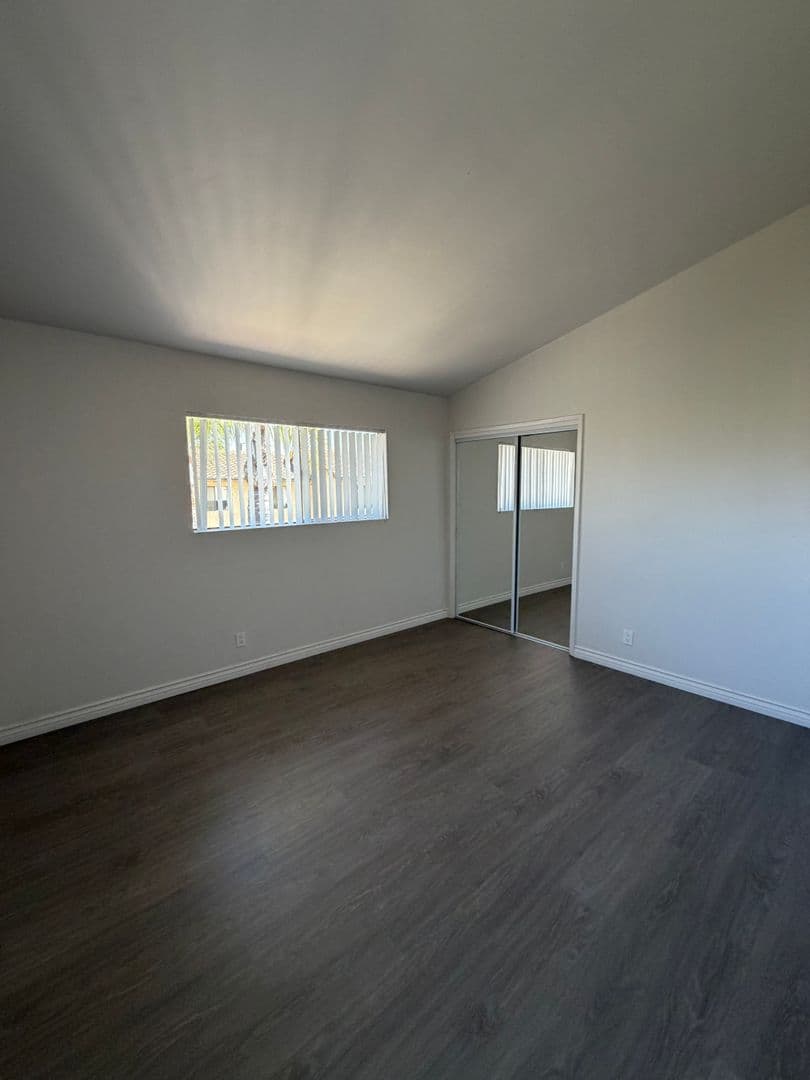 Santa Paula Apartment: 1109-1111 E. Ventura Street