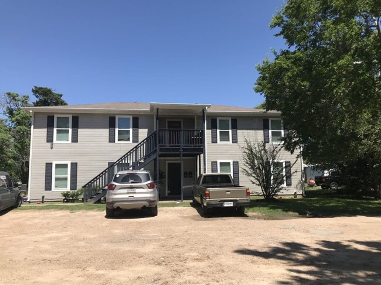East Bernard Apartment: 210 Reinhardt Ave