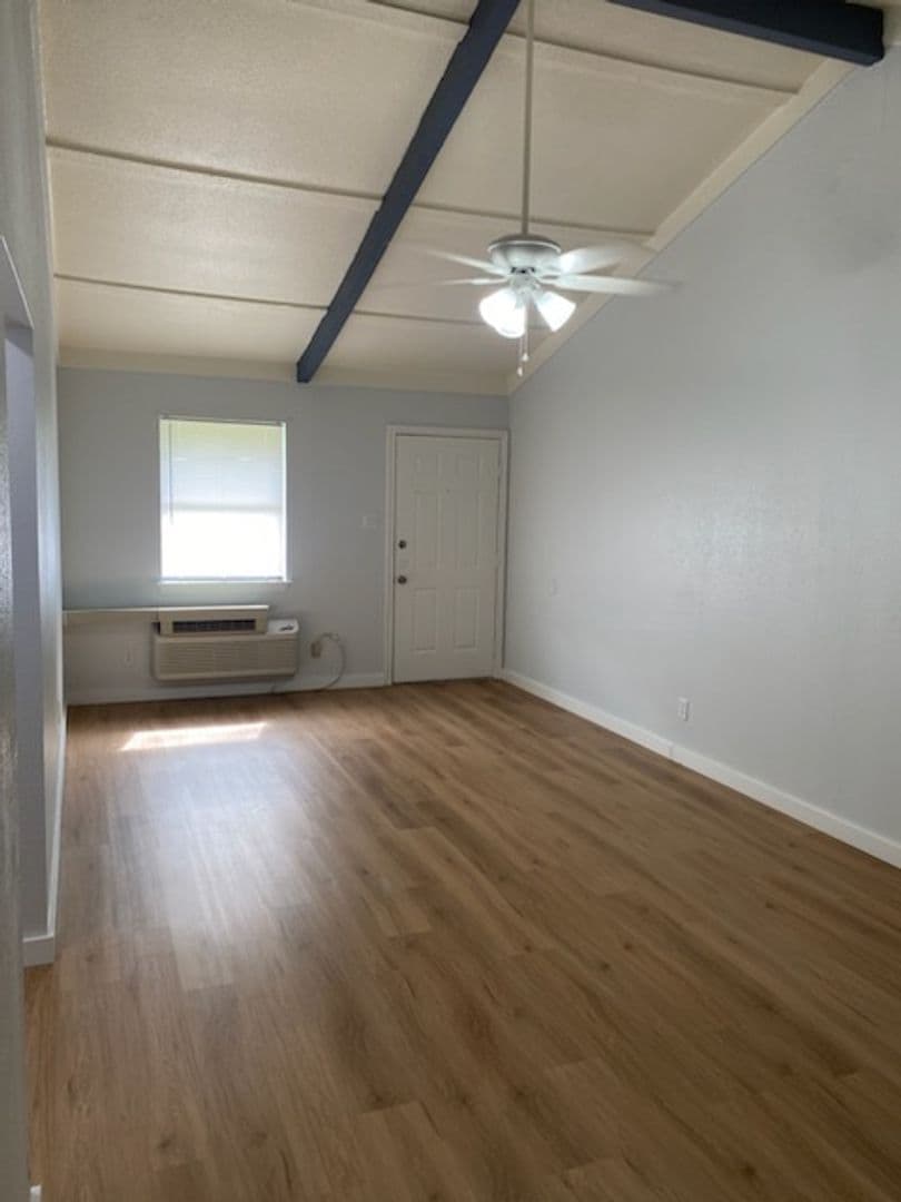 Sealy Apartment: 203 Maler Rd