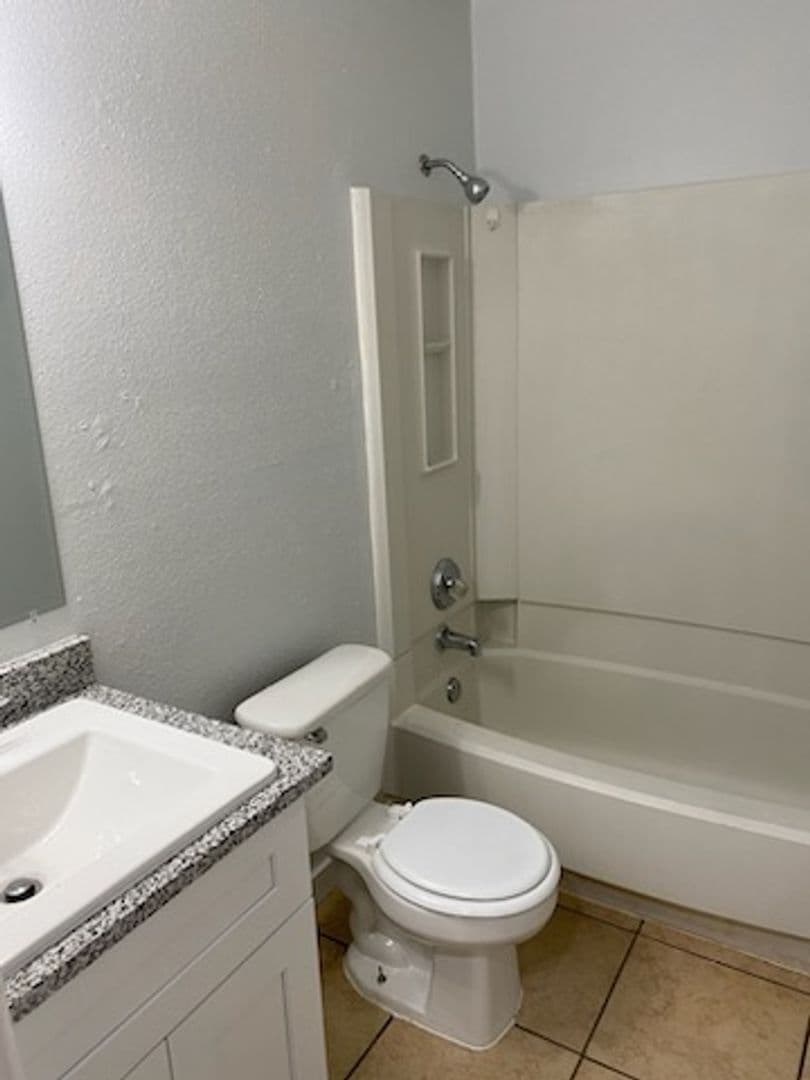 Sealy Apartment: 203 Maler Rd