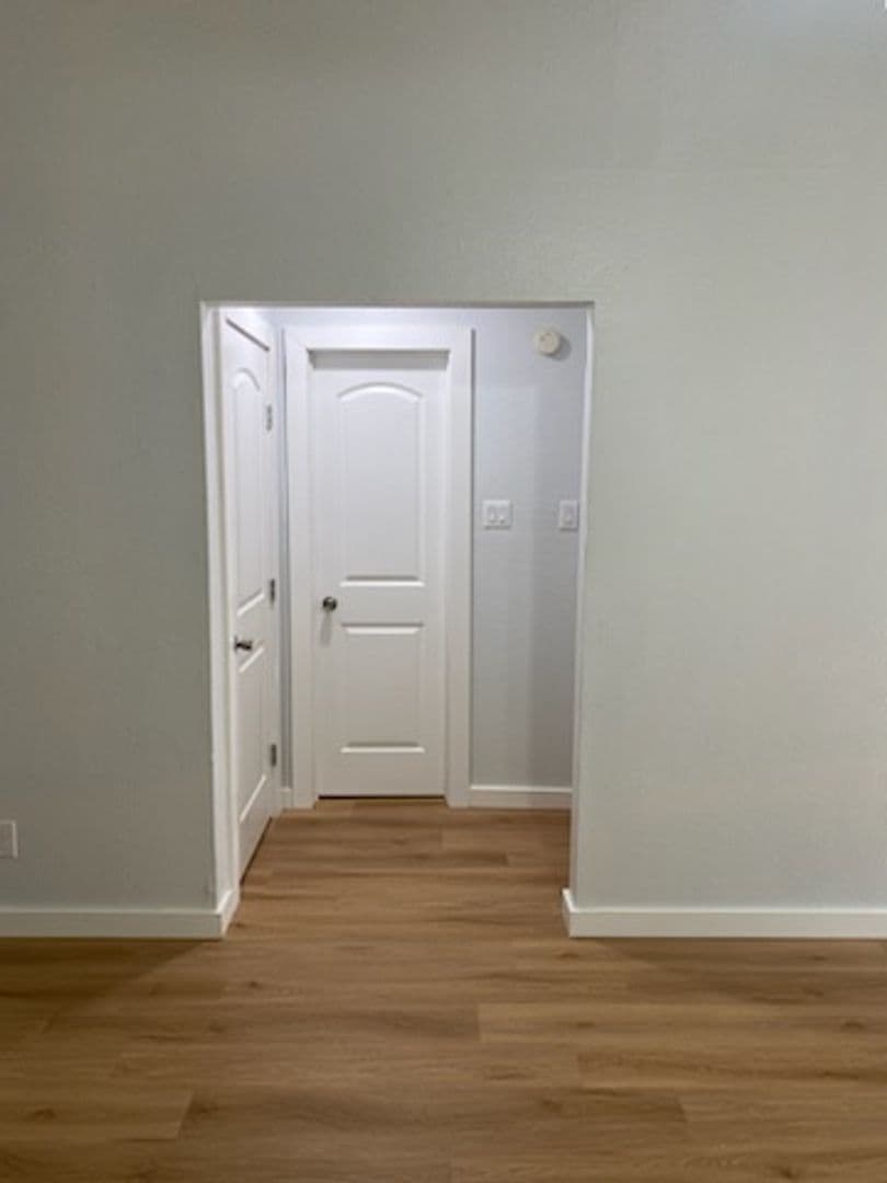 Sealy Apartment: 203 Maler Rd