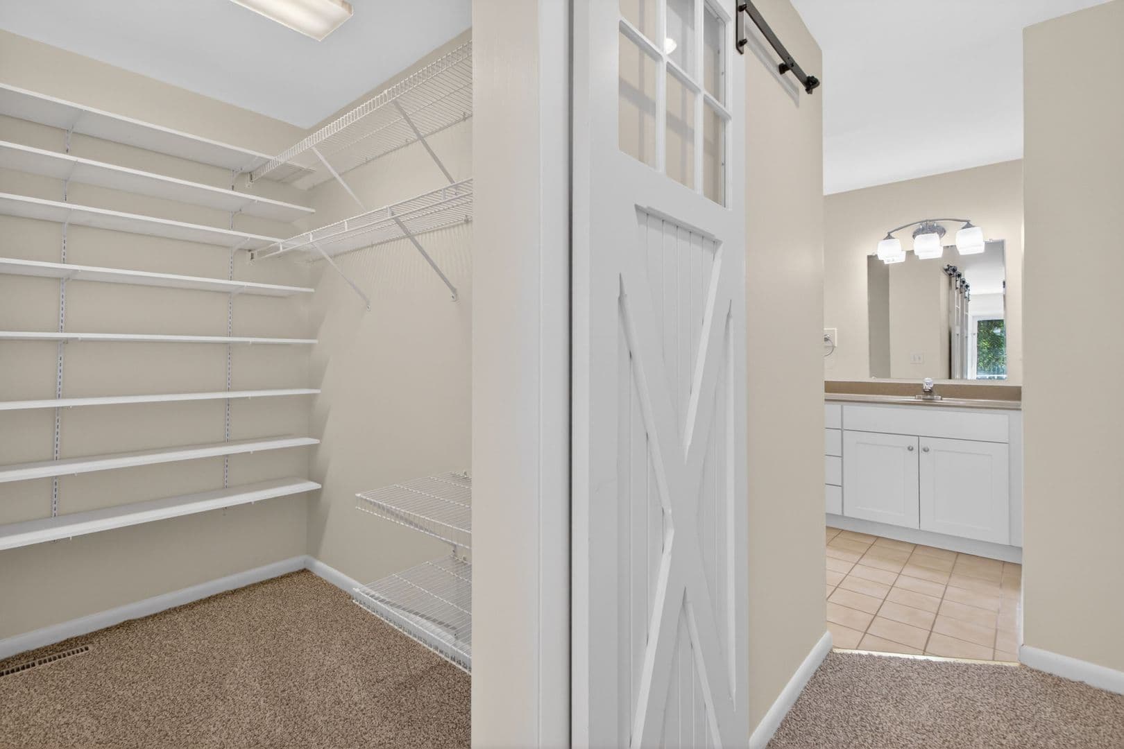 Lewes House: 18609 Broadfield Drive