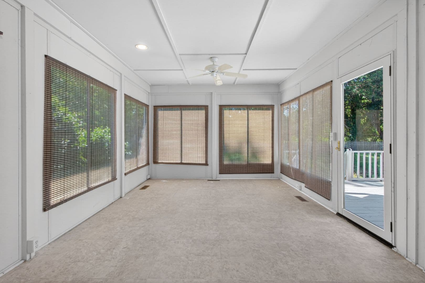 Lewes House: 18609 Broadfield Drive